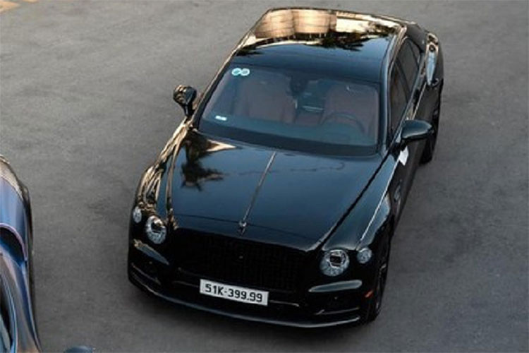 Chiếc xe siêu sang Bentley Flying Spur thế hệ thứ 3 mới được Minh Nhựa bán lại được trang bị động cơ xăng V8, tăng áp kép, dung tích 4.0 lít, sản sinh ra công suất tối đa 542 mã lực và mô-men xoắn cực đại lên đến 770 Nm.