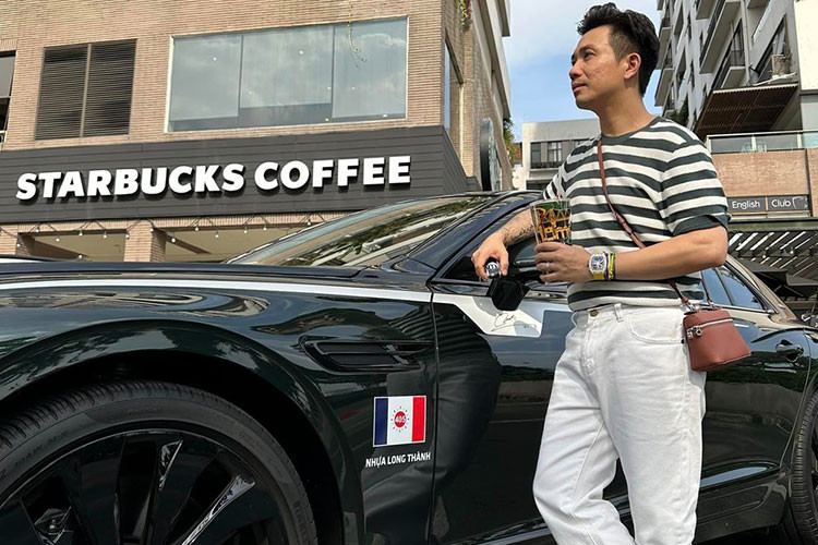 Bentley Flying Spur V8 First Edition sản xuất 2021 của Minh Nhựa đang được chào bán với giá 18,9 tỷ đồng. Riêng chi phí lăn bánh đã gần 2 tỷ đồng cộng thêm tấm biển số "tứ quý 9" nhiều người mong ước thi chắc chắn nó sẽ không hề rẻ.