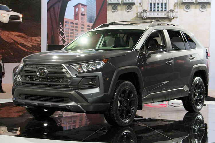 Phần lớn những người mua crossover đều không mang xe của mình đi chạy off-road. Tuy nhiên, hãng xe hơi đình đám Nhật Bản muốn thay đổi điều đó khi vén màn Toyota RAV4 TRD Off-Road 2020 tại triển lãm Ô tô Chicago 2019 hiện đang diễn ra tại Mỹ.