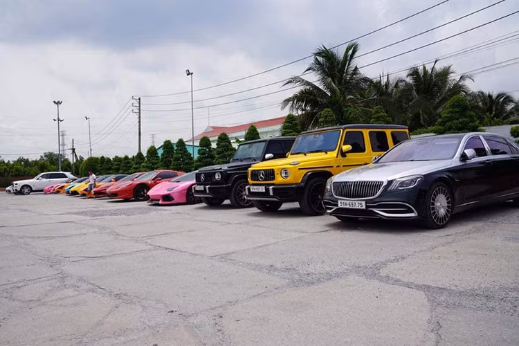 Các mẫu xe bao gồm McLaren 720S và Lamborghini Aventador màu hồng, Ferrari 488 GTB, Ferrari 458 Spider, McLaren 720S Spider hay nhiều mẫu SUV hạng sang và xe siêu sang khác.