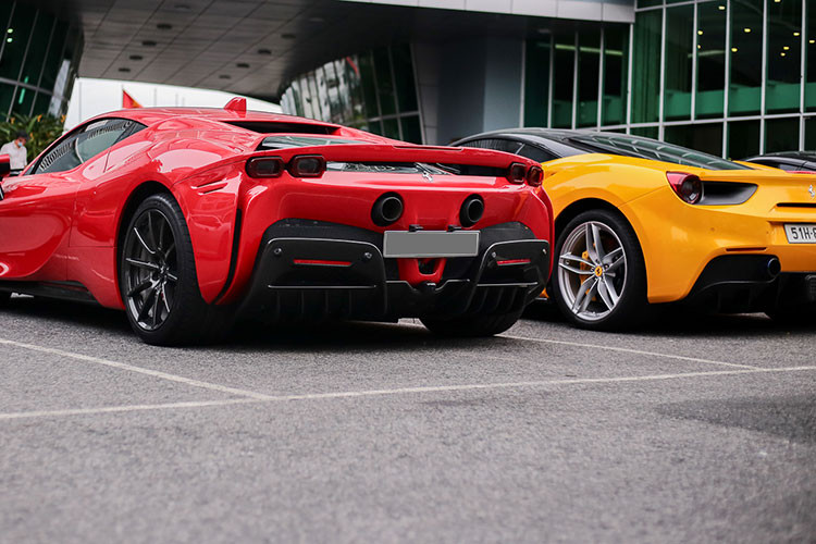 Buổi họp mặt này đã diễn ra từ khoảng tháng 5/2021 vừa qua, nhưng đến nay mới được chia sẻ đã khiến không ít người choáng ngợp trước dàn siêu xe và xe siêu sang của các đại gia lan đột biến.