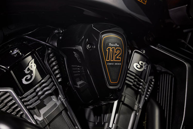 Ngoài ra còn được trang bị tiêu chuẩn là hệ thống treo sau có thể điều chỉnh điện tử tải trước. Hệ thống điện tử cho phép người lái dễ dàng điều chỉnh cài đặt tải trọng của giảm xóc sau trực tiếp trong hệ thống Ride Command.