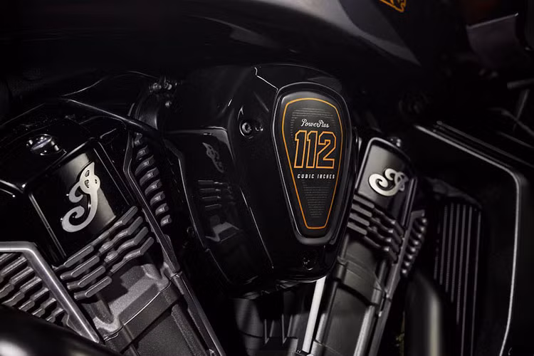 Ngoài ra còn được trang bị tiêu chuẩn là hệ thống treo sau có thể điều chỉnh điện tử tải trước. Hệ thống điện tử cho phép người lái dễ dàng điều chỉnh cài đặt tải trọng của giảm xóc sau trực tiếp trong hệ thống Ride Command.