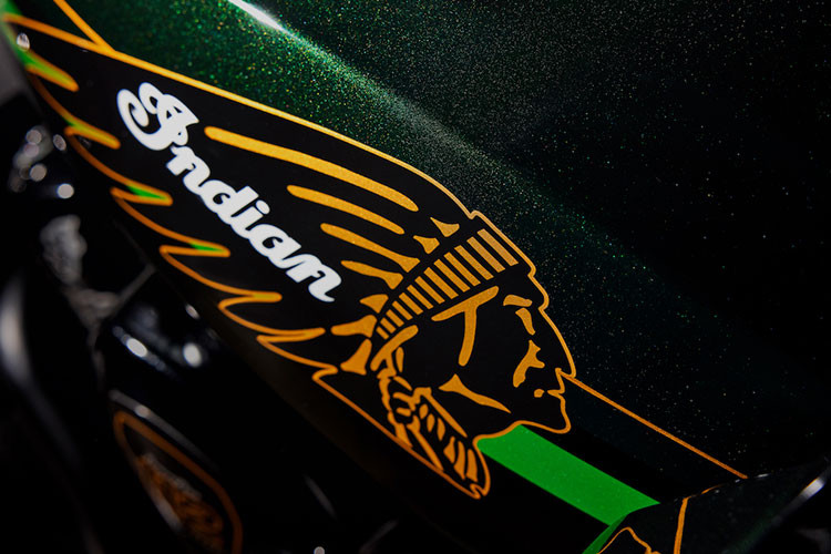 Các tính năng trên màn hình hiển thị của xe bao gồm quản lý cuộc gọi và tin nhắn cũng như điều khiển nhạc. Hệ thống giải trí trên xe được cung cấp bởi PowerBand Audio.