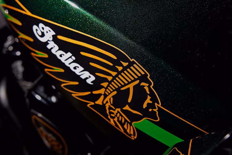 Các tính năng trên màn hình hiển thị của xe bao gồm quản lý cuộc gọi và tin nhắn cũng như điều khiển nhạc. Hệ thống giải trí trên xe được cung cấp bởi PowerBand Audio.