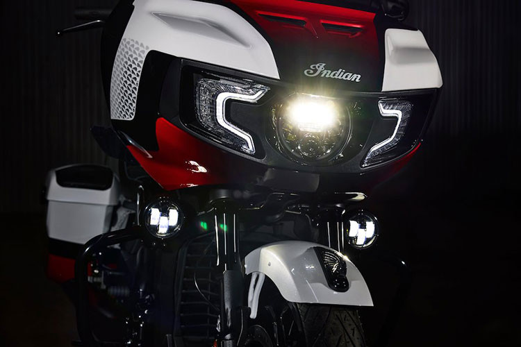 Các thiết bị điện tử và tiện nghi lái xe có rất nhiều trên những bản Elite, với kiểm soát khởi hành ngang dốc, phanh kết hợp điện tử, cảnh báo điểm mù, cảnh báo cửa sau và cảnh báo va chạm. Có ba chế độ lái, cùng với khóa không chìa, kiểm soát hành trình và sạc USB. 