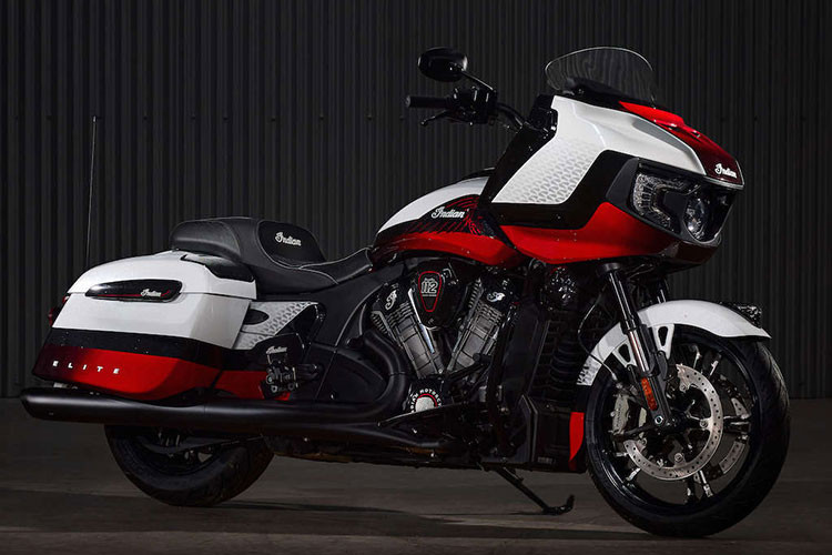 Cả 2 chiếc xe môtô touring Indian Challenger Elite 2025 đều được trang bị động cơ PowerPlus 112 làm mát bằng chất lỏng, từng vô địch của Indian Motorcycle, sản sinh công suất 126 mã lực và mô-men xoắn 181,4Nm.