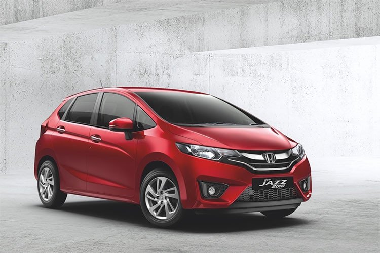 Theo Honda Ấn Độ cho hay, mẫu xe hatchback cỡ nhỏ Honda Jazz sẽ được phân phối tại thị trường này với 3 phiên bản động cơ diesel và 4 phiên bản động cơ xăng. Xe sở hữu thiết kế thể thao, kích thước dài, rộng, cao tương ứng là 4.034 x 1.694 x 1.524 mm. Tính khí động học được chú trọng với các đường gân kéo dài.