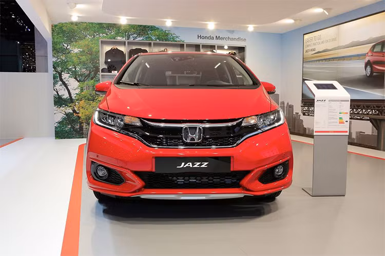 Nhìn chung những thay đổi này chỉ mang tính chất trang trí khi gầm xe không mấy được cải thiện, do đó chiếc xe chỉ mang lại cảm giác cứng cáp và năng động hơn, chứ không cung cấp khả năng offroad cho chiếc hatchback cõ nhỏ dùng cho đô thị này.