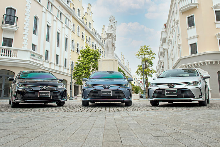 Dai ly manh tay giam toi 105 trieu cho Toyota Corolla Cross va Altis-Hinh-2