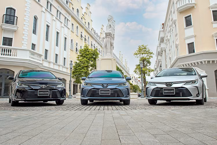 Dai ly manh tay giam toi 105 trieu cho Toyota Corolla Cross va Altis-Hinh-2