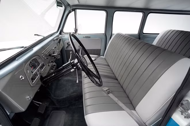 Toàn bộ nội thất của chiếc được phục chế như mới và vẫn mang phong cách như thời điểm xuất xưởng cách đây khoảng gần 50 năm.