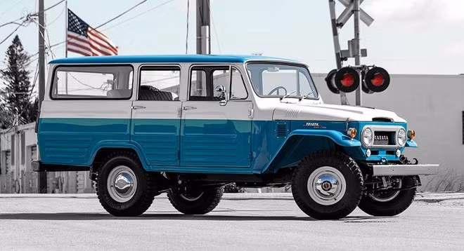 Chiếc Land Cruiser mới nhất được phục hồi là phiên bản FJ45LV đời 1967. Công ty phục chế xe có trụ sở tại Miami hồi sinh lại chiếc xe này theo đơn đặt hàng của một người chơi xe tại Dubai.