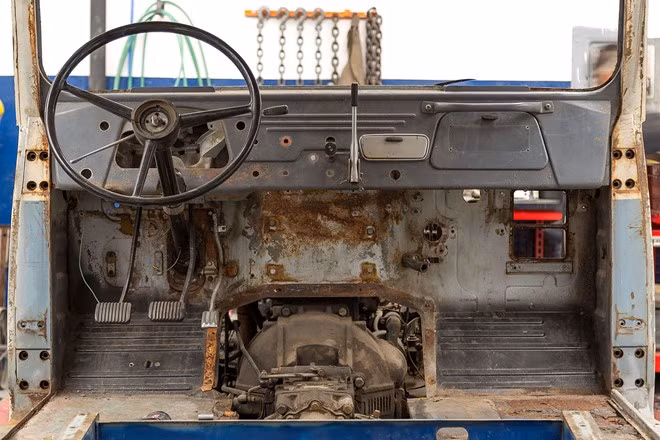 Mới đây, FJ Company, một công ty tại Mỹ đã phục chế lại những chiếc Toyota Land Cruiser cũ, để phục vụ những khách hàng yêu thích dòng xe này. Những chiếc Land Cruiser cũ nát sẽ được thu mua và phục hồi lại như mới.