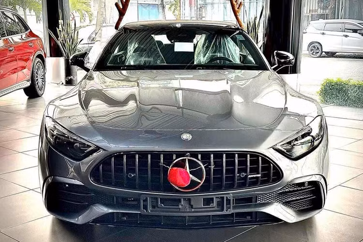 Gói nang cấp mang đến 6 chế độ lái đa dạng, bao gồm Slippery, Comfort, Sport, Sport+, Individual và Race. Bên cạnh đó, gói này còn giúp hạ gầm xe thêm 10 mm, tạo cảm giác lái thể thao hơn và gần gũi với mặt đường.