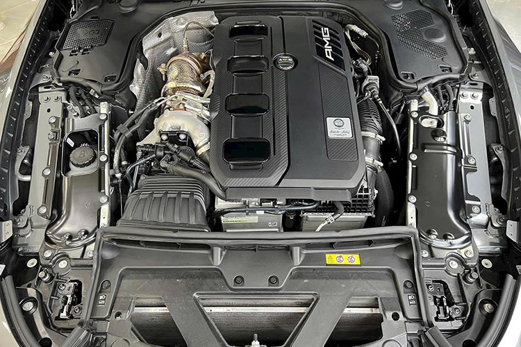 Để tận hưởng trải nghiệm đỉnh cao trên mẫu xe Mercedes-AMG SL43 thế hệ mới, khách hàng có thể lựa chọn gói nâng cấp AMG Dynamic Plus.