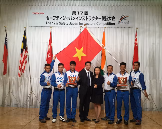 HVN tong ket hoat dong lai xe an toan trong nam 2016-Hinh-4