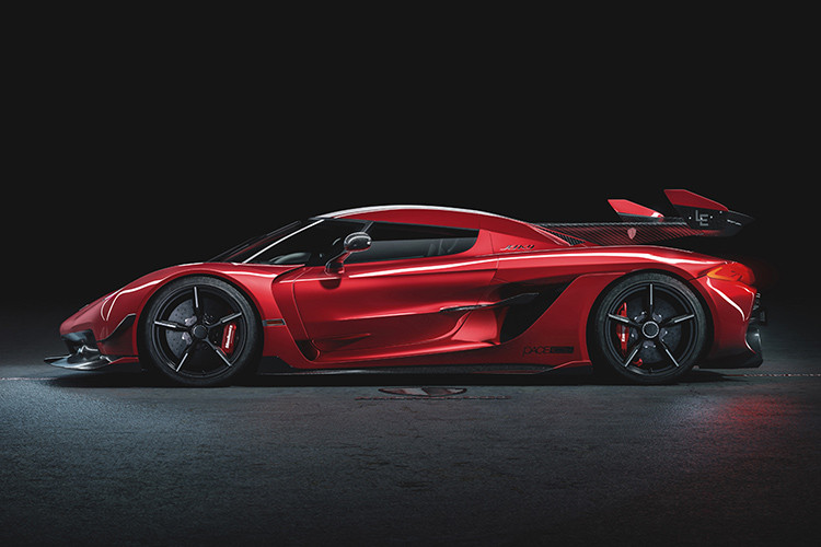 Koenigsegg Jesko bản Red Cherry Edition thực chất không phải là một phiên bản đặc biệt được tạo ra bởi hãng xe Koenigsegg, mà nó được cung cấp từ đại lý xe hơi cao cấp Luxuryandexpensive.com, đây là một đơn vị chuyên cung cấp những chiếc xe độc quyền mang thương hiệu xa xỉ như: Ferrari, McLaren, Bugatti, Pagani, Koenigsegg,...