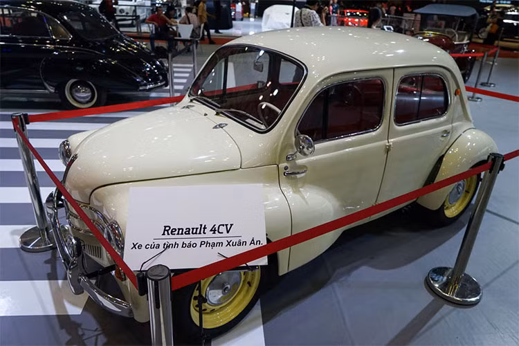 Chiếc Renault 4CV của vị tướng tình báo Phạm Xuân Ẩn không chỉ là một chiếc xe cổ mang giá trị về thời gian mà nó còn sở hữu giá trị lịch sử đặc biệt. Chiếc xe được bảo tồn và làm mới khá nguyên bản, nhìn nó giống như thời gian đầu vừa xuất xưởng và bán ra thị trường.