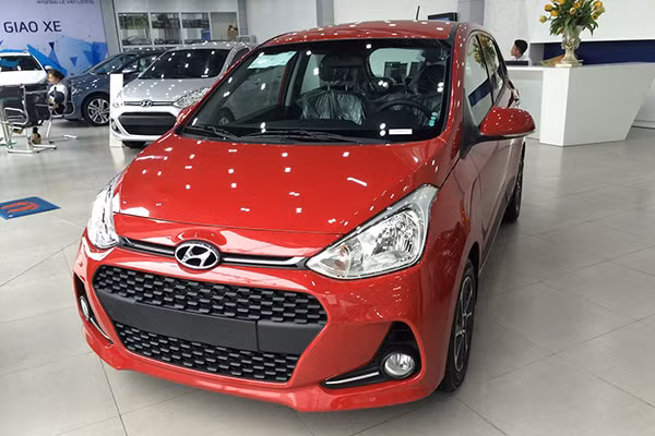 Hyundai Grand i10 giam cao gan 50 trieu, dau VinFast Fadil