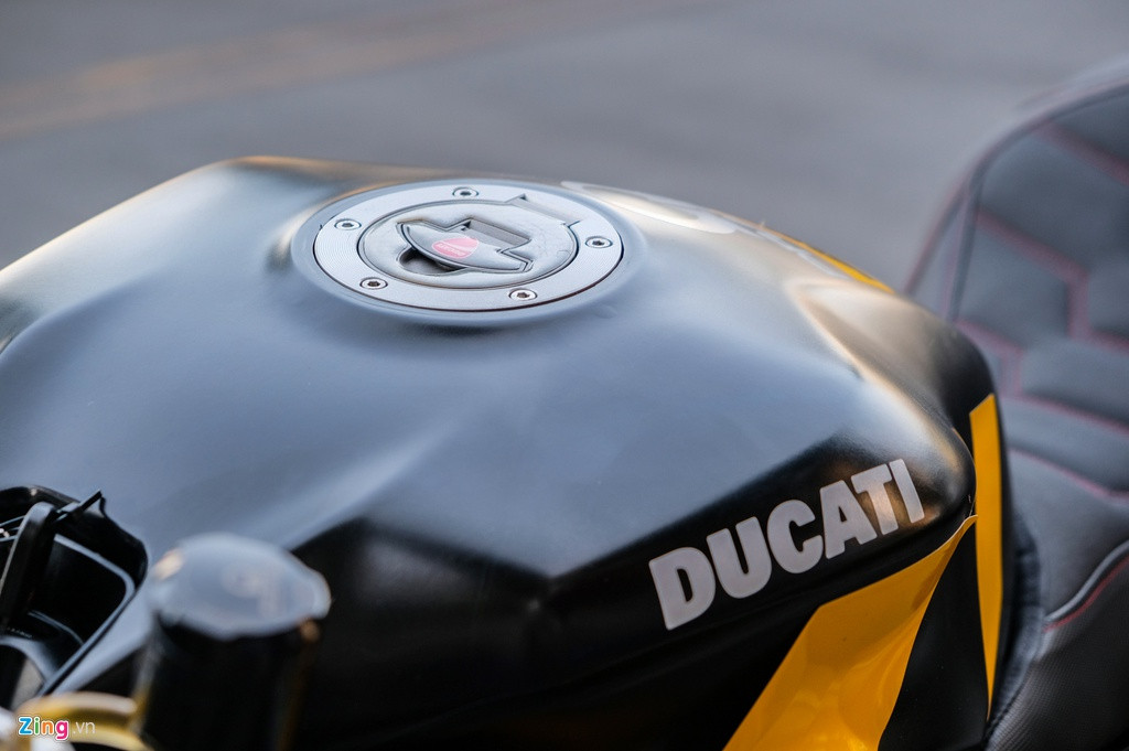 Để lột xác chiếc Ducati SuperSport S này, nữ biker tại TP.HCM đã tiêu tốn khoản tiền hơn 150 triệu đồng.