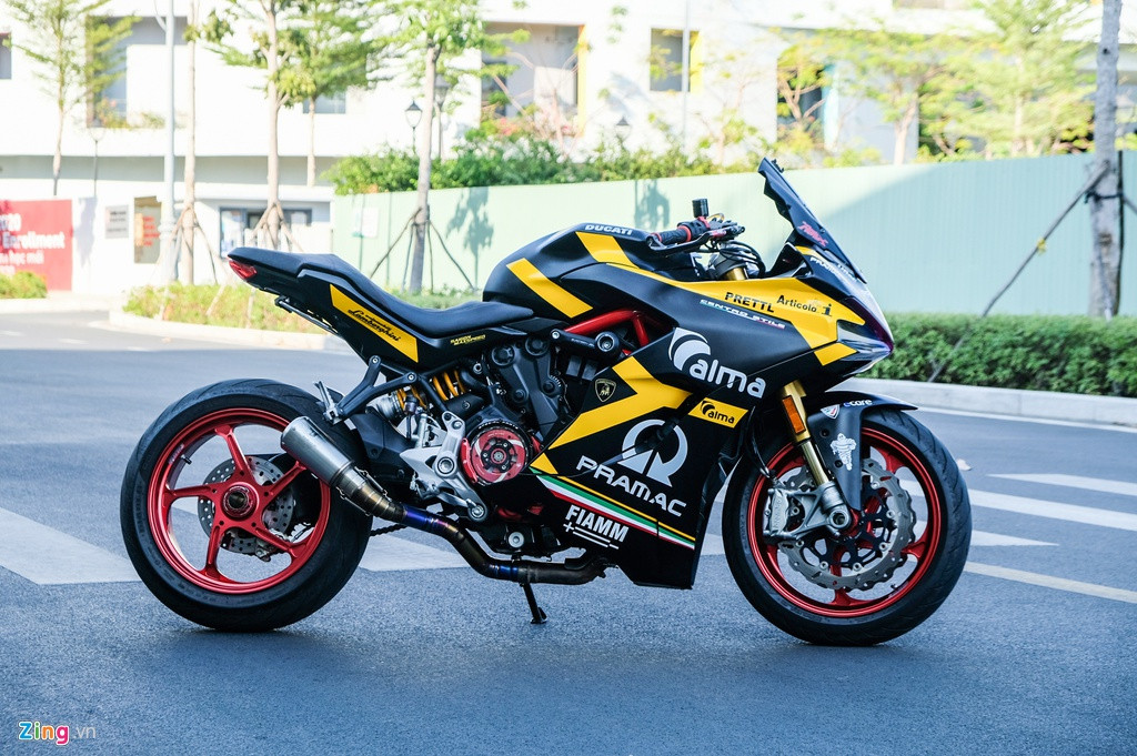 Có mặt tại Việt Nam từ năm 2017, siêu môtô Ducati SuperSport chưa được các tay độ xe chú ý đến. Một trong những bản độ SuperSport đáng chú ý lại đến từ nữ biker tại TP.HCM.