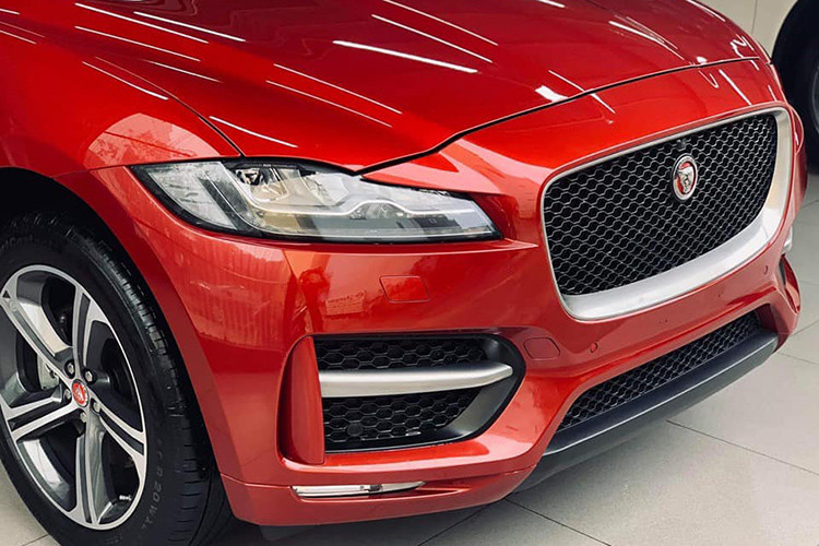 Thân xe của F-Peac dạng Lightweight Aluminium Architecture, với hơn 80% thân xe được làm từ nhôm nhằm giảm trọng lượng và tăng khả năng vận hành. Đuôi xe cũng sở hữu thiết kế đầy chất thể thao với cụm đèn hậu LED dài, bên dưới cản sau là hệ thống xả thể thao với ống xả kép. Khoang hành lý của mẫu xe này có thể tích lên đến 650 lít.