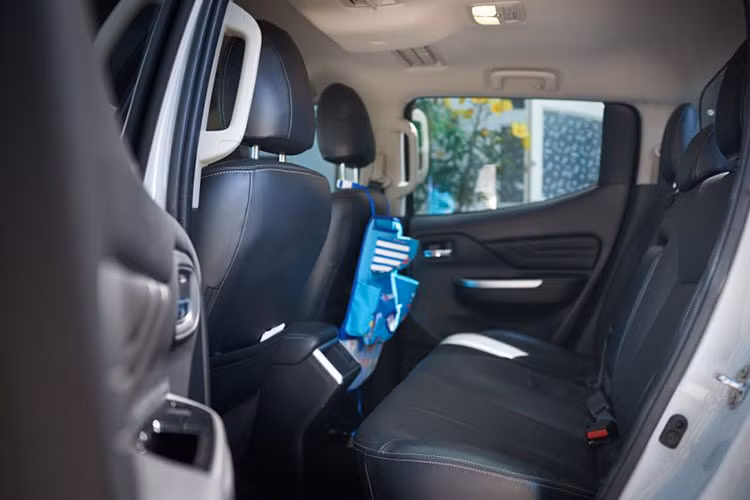 Mitsubishi Triton được trang bị khối động cơ dầu Diesel Mivec DI-D, Hi-Power dung tích 2.4 lít, sản sinh ra công suất tối đa 181 mã lực tại vòng tua máy 3.500 vòng/phút và mô-men xoắn cực đại 430 Nm tại vòng tua máy 2.500 vòng/phút. Xe có hộp số tự động 6 cấp hoàn toàn mới.