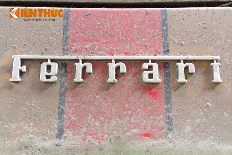 Nhờ đó, siêu xe nặng 1.250 kg có thể tăng tốc từ 0-100 km/h chỉ trong vòng 3,6 giây trước khi đạt vận tốc tối đa 319 km/h. Khi mới có mặt trên thị trường, Ferrari F430 Scuderia có giá khởi điểm khoảng 250.000 USD - còn tại thị trường Việt Nam, siêu xe này chắc chắn phải có giá tiền tỷ.