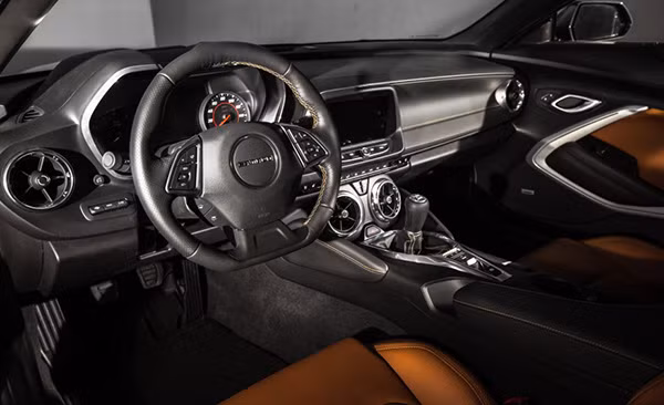 Camaro 2016 còn có hệ thống thông tin giải trí Chevrolet MyLink.