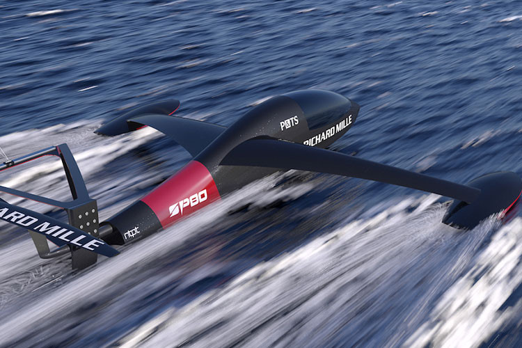 Với chiều dài 7 mét và chiều rộng 6 mét, SP80 chạy hoàn toàn bằng sức gió. Nó được gắn vào một cánh diều với bề mặt có thể điều chỉnh theo điều kiện gió, có kích thước từ 20 mét vuông đến 50 mét vuông. Cánh diều được kết hợp với phần cánh ngầm chính và đóng vai trò là lực đẩy cho thuyền giống như lời giới thiệu của các nhà chế tạo, “cánh diều là động cơ của thuyền”. 