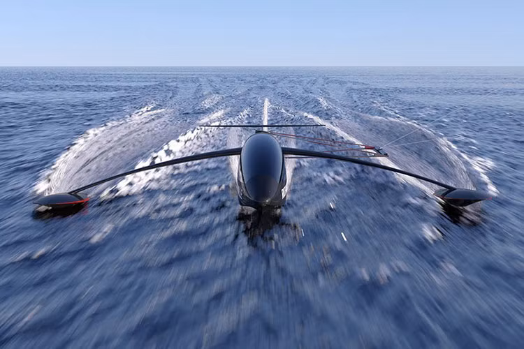 Về mặt kỹ thuật là một chiếc trimaran, SP80 có thể duy trì ổn định ở cả tốc độ cao và thấp nhờ hình dạng ba thân song song của nó. Thân thuyền được làm bằng Carbon TPT, nhẹ hơn nhưng cứng hơn bất kỳ loại carbon nào, nhờ sự hợp tác vớ North Thin Ply Technology và Ecole Polytechnique Fédérale de Lausanne (EPFL).