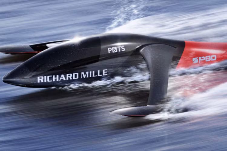 Một mô-đun năng lượng cũng đã được lên kế hoạch, và nó sẽ dùng để “điều chỉnh việc truyền lực giữa cánh diều, cánh ngầm và thuyền trong khi duy trì sự ổn định của thuyền ở tốc độ cao”. SP80 chỉ có chỗ ngồi cho một người, và người đó sẽ vận hành nó khi nó phóng đến tốc độ tối đa mong muốn là 80 hải lý/giờ, tức khoảng 150 km/h.