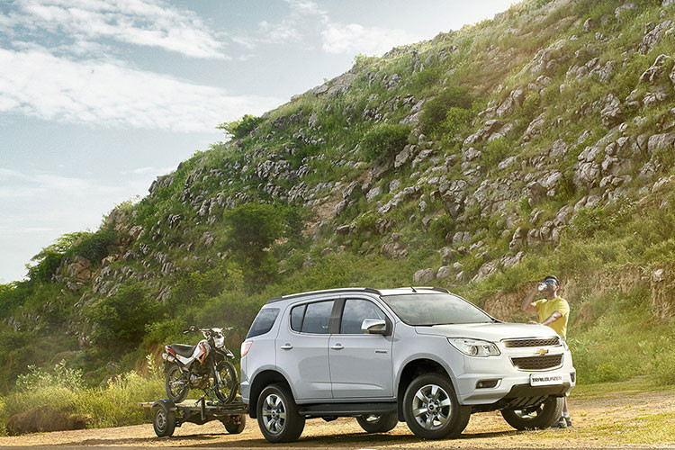 Mặc dù một số người mua SUV bởi vì họ cần một chiếc xe lớn hơn hoặc muốn đi được đường địa hình nhưng phần đông lại sở hữu SUV bởi vì nó hiện đang là kiểu xe phổ biến nhất thế giới. Theo số liệu mới nhất từ công ty nghiên cứu thị trường ôtô Jato Dynamics, nhu cầu mua xe SUV trong đó có mẫu xe SUV Chevrolet Trailblazer đạt mốc kỷ lục vào năm 2017, chiếm 34% trong tổng doanh số bán xe của năm trên toàn thế giới và phân khúc này được dự đoán sẽ tiếp tục tăng trưởng.