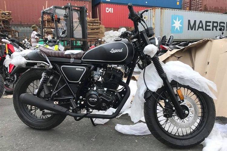 Về giá thành, mẫu cafe racer GPX Gentlemen 200 hiện đang có giá tại Malaysia khoảng 11.000 Ringgit (tương đương 61 triệu đồng), mẫu naked bike Demon 150 GN sẽ có giá khoảng 8.000 Ringgit (tương đương 44,5 triệu đồng). Mức giá này khá rẻ bởi mẫu GPX Demon 150 GR dự kiến khi nhập về Việt Nam có giá lên đến 70 triệu đồng.