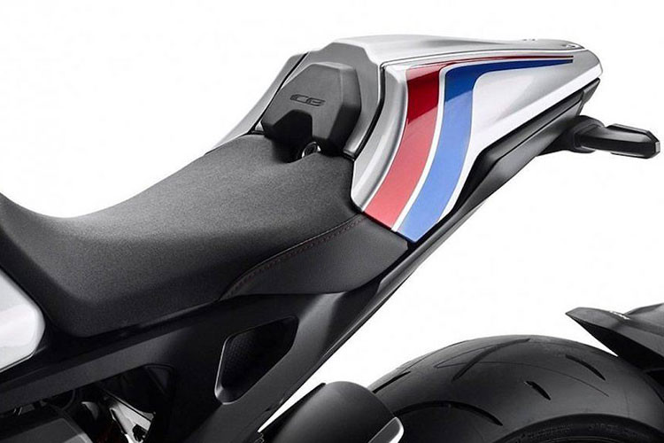 Ngoài màu sơn thể hiện bản đặc biệt, tên xe sẽ được in trên bình xăng cùng với số thứ tự xuất xưởng của bản giới hạn từ 1 cho đến 350.