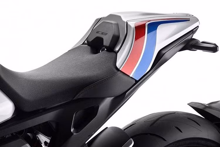 Ngoài màu sơn thể hiện bản đặc biệt, tên xe sẽ được in trên bình xăng cùng với số thứ tự xuất xưởng của bản giới hạn từ 1 cho đến 350.