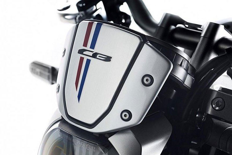 Cũng là một mẫu xe hoài cổ như "người anh em" CB1000R Tribute trước đây, tuy nhiên trên mẫu Honda CB1000R+ Limited Edition này nó lại chỉ gợi nhớ về quá khứ thông qua màu sơn đặc biệt.