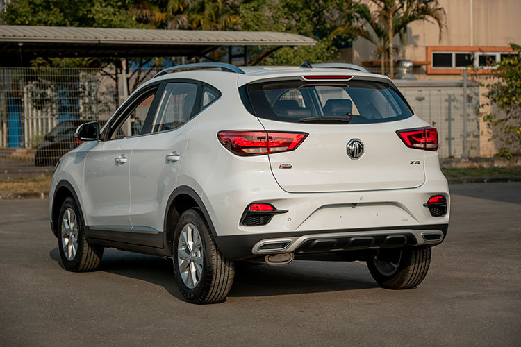 Cùng với 2 phiên bản đã được giới thiệu, ZS STD+ cũng được trang bị đầy đủ những công nghệ an toàn tân tiến nhất cùng hệ thống Bảo vệ an toàn đồng bộ mang tới hiệu quả cao nhất, đạt chứng chỉ an toàn 5 sao ASEAN NCAP. Cụ thể, xe được trang bị phanh tay điện tử (EPB) cùng các hệ thống giữ phanh tự động (AVH), chống bó cứng phanh (ABS), phân phối lực phanh điện tử (EBD), hỗ trợ phanh khẩn cấp (EBA),.. .