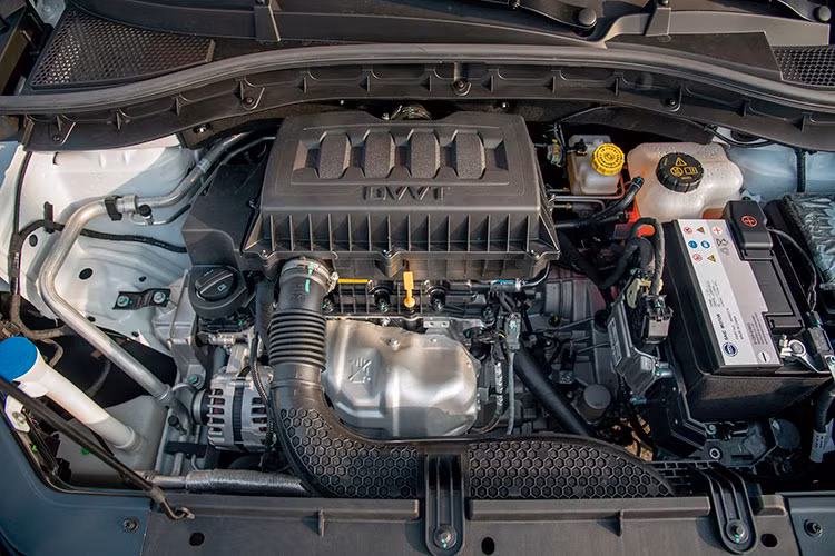 Những trải nghiệm mới mẻ biến chiếc xe động cơ 1.5L 4 xi lanh, công suất cực đại 112 mã lực tại 6.000 vòng/ phút và mô men xoắn cực đại 150Nm tại 4.500 vòng/ phút, giúp xe đạt tới vận tốc tối đa 170km/h, khiến chiếc xe trở nên khác biệt trong phân khúc.