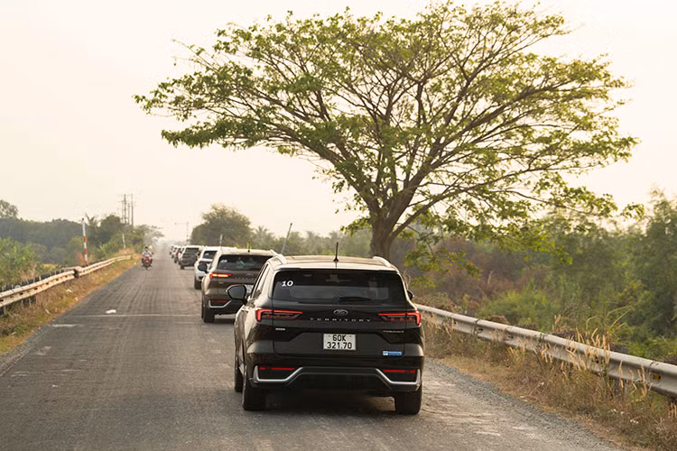 Trai nghiem Ford Territory - kham pha mien Tay, tiep noi di san-Hinh-2