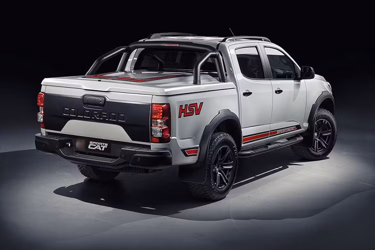 Sức mạnh này được truyền tới hộp số tự động 6 cấp và dẫn tới hệ dẫn động 4 bánh. Mặc dù vậy, hiệu năng vận hành của SportsCat RS vẫn được nâng cao nhờ hệ thống điều khiển lực kéo cân chỉnh lại, hệ thống giảm xóc MTV đôn cao, lốp Cooper Zeon LTZ Pro Sports All-Terrain bản rộng hơn và hệ thống phanh AP Racing.