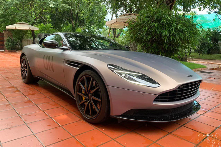 Ông Đặng Lê Nguyên Vũ còn tậu về garage của mình chiếc xe thể thao Aston Martin DB11 V8 màu độc, chiếc xe này khác với Aston Martin DB11 V8 đầu tiên mà doanh nhân này sở hữu không chỉ ở màu sơn, trang bị mà còn là bản nâng cấp nhẹ ở hệ truyền động, và xe mới tinh. Ngoài ra là Maserati GranTurismo bản cũ hay siêu xe Audi R8 V10 Plus ít chạy nhất Việt Nam.