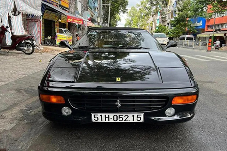 Ngay những ngày đầu năm 2023, giới mê xe đã bắt gặp 1 chiếc siêu xe Ferrari F355 Berlinetta xuất hiện trong garage xe của "Qua" Vũ ở núi rừng Tây Nguyên, sau khi các bức ảnh về chỗ đỗ xe này được chia sẻ lên mạng xã hội, điều này đã gây ngạc nhiên lớn với hầu hết người yêu xe. Đây là 1 trong 7 siêu xe Ferrari lộ diện có mặt trong garage xe của Đặng Lê Nguyên Vũ ở năm 2023 vừa qua.