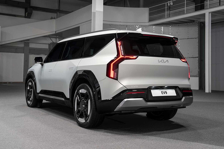 Việc bổ sung phiên bản Tiêu chuẩn cùng với mẫu hiệu suất cao GT giúp Kia EV9 trở thành một dòng SUV điện toàn diện, phục vụ đa dạng nhu cầu khách hàng. 