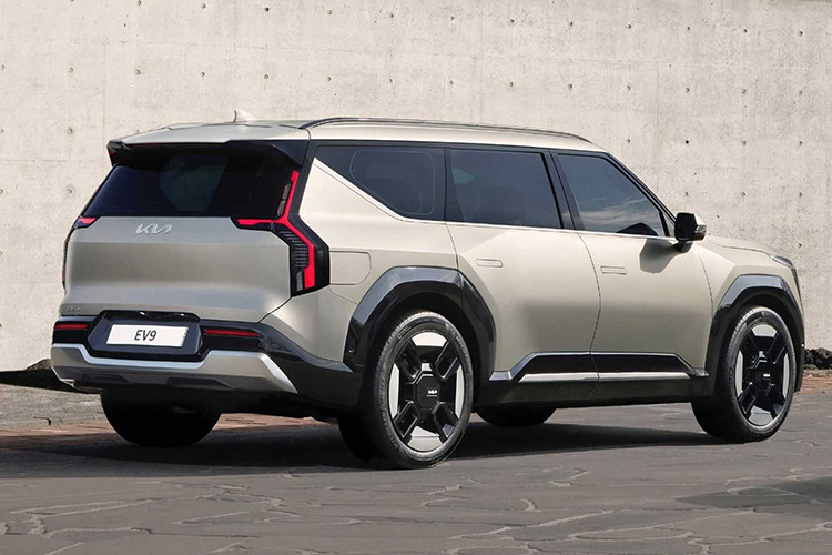 Xe sử dụng gói pin dung lượng 76,1 kWh, mang đến quãng đường di chuyển tối đa ước tính là 374 km theo hệ thống chứng nhận của Hàn Quốc, đủ đáp ứng các nhu cầu đi lại trong thành phố và những chuyến đi ngắn.