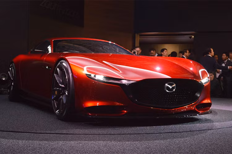 Theo Motor1.com, mẫu xe thể thao Mazda RX-9 sẽ được định vị nằm ở phân khúc trên chiếc mui trần Miata MX-5, và nó sẽ cấu hình tương tự Miata MX-5 như động cơ đặt trước, dẫn động cầu sau (RWD).