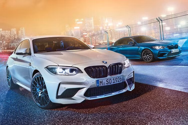 Tâm điểm của phiên bản BMW M2 Competion mới chính là cụm động cơ 3.0l 6 xi-lanh thẳng hàng tăng áp lấy từ M3/M4, được tinh chỉnh giảm công suất đi một chút khi chỉ đạt 410 mã lực tại 5.250-7.000v/ph (tăng thêm 50 mã lực so với M2 tiêu chuẩn) và mô-men xoắn 550Nm tại 2.350-5.230v/ph.