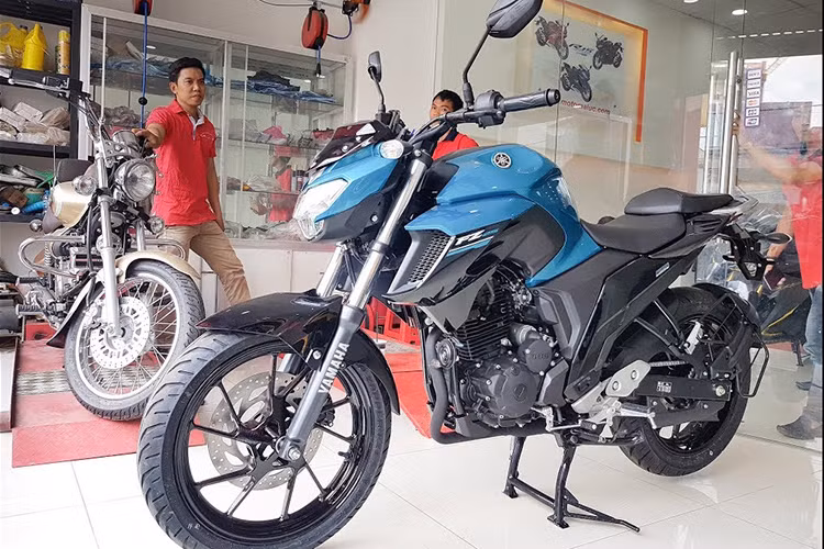 Tại thị trường xe máy Việt Nam, giá xe Yamaha FZ25 2019 bán ra thị trường khoảng hơn 80 triệu đồng (đã bao gồm VAT). Mẫu xe này hiện chưa có phiên bản chính hãng mà chỉ được nhập khẩu tư nhân theo diện không chính hãng.