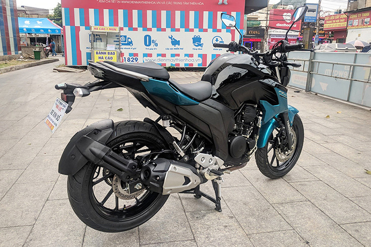 Yamaha FZ25 2019 mới được phát triển dựa trên bộ khung dạng kim cương hay lưới mắt cao và có trọng lượng chỉ 148 kg. Các kích thước cơ bản khác của mẫu naked-bike phân khối nhỏ này bao gồm chiều dài tổng thể 2.015 mm, chiều dài cơ sở 1.360 mm, chiều rộng 770 mm và chiều cao 1.075 mm.